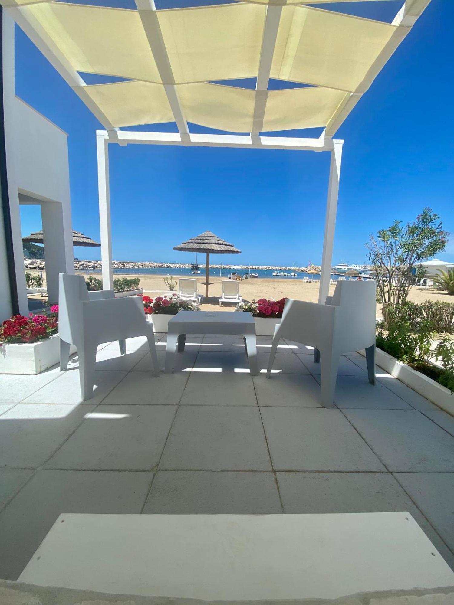 Marina Bay Beach Hotel Peschici Exterior foto